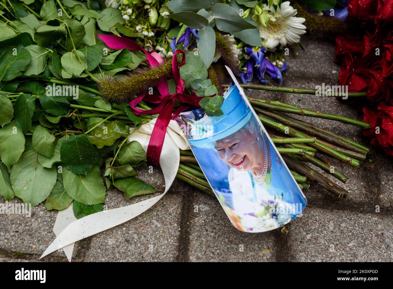 RIGA, LATVIA. 14th September 2022. Flowers to pay honor and photos of Queen Elizabeth II near British Embassy in Riga, Latvia. Credit: Gints Ivuskans/Alamy Live News Stock Photo