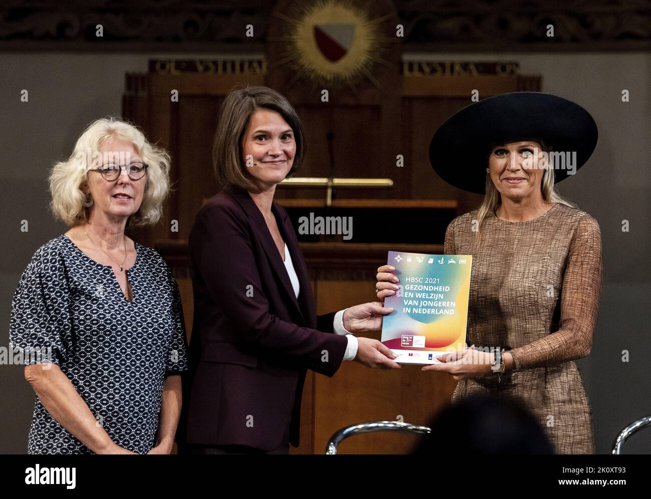 Utrecht, Netherlands. 14th Sep, 2022. 2022-09-14 10:52:49 UTRECHT - (VLNR) Saskia van Dorsselaer (Trimbos), Gonneke Stevens (Utrecht University) and Queen Maxima during the HBSC symposium Young in the 21st century. During this symposium, Utrecht University, the Trimbos Institute and the Social and Cultural Planning Office will present the results of twenty years of research (2001-2021) into the health and well-being of Dutch school-aged youth. ANP REMKO DE WAAL netherlands out - belgium out Credit: ANP/Alamy Live News Stock Photo