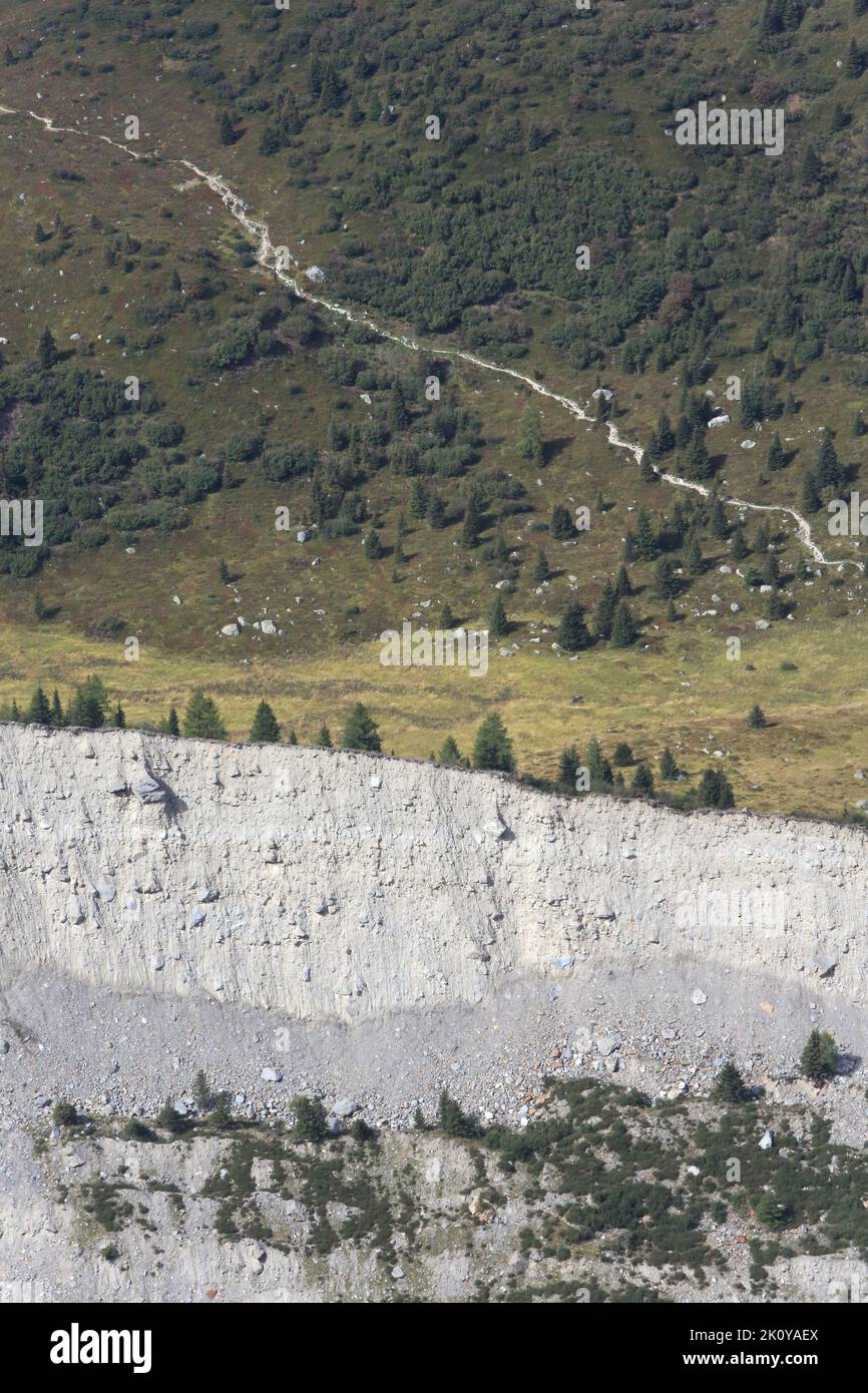 Moraine latérale sur la rive gauche du glacier de Bionnassay. Vue du Nid d'Aigle. Saint-Gervais-les-Bains. Haute-Savoie. Auvergne-Rhône-Alpes. France. Stock Photo