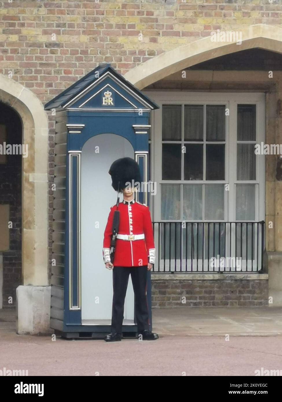 11 September 2022 - London UK: Guard on duty in Friary Court St James's Palace Stock Photo