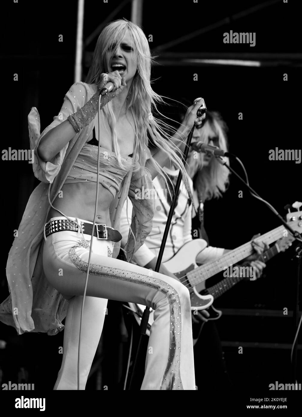 Starcrawler (Arrow de Wilde pictured) play End Of The Road Festival at Larmer Tree September 2022 Stock Photo