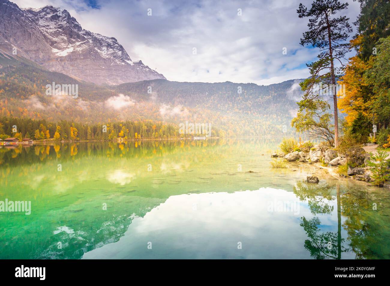 Eibsee lake with Zugspitze mountain range, German Alps, Bavaria ...
