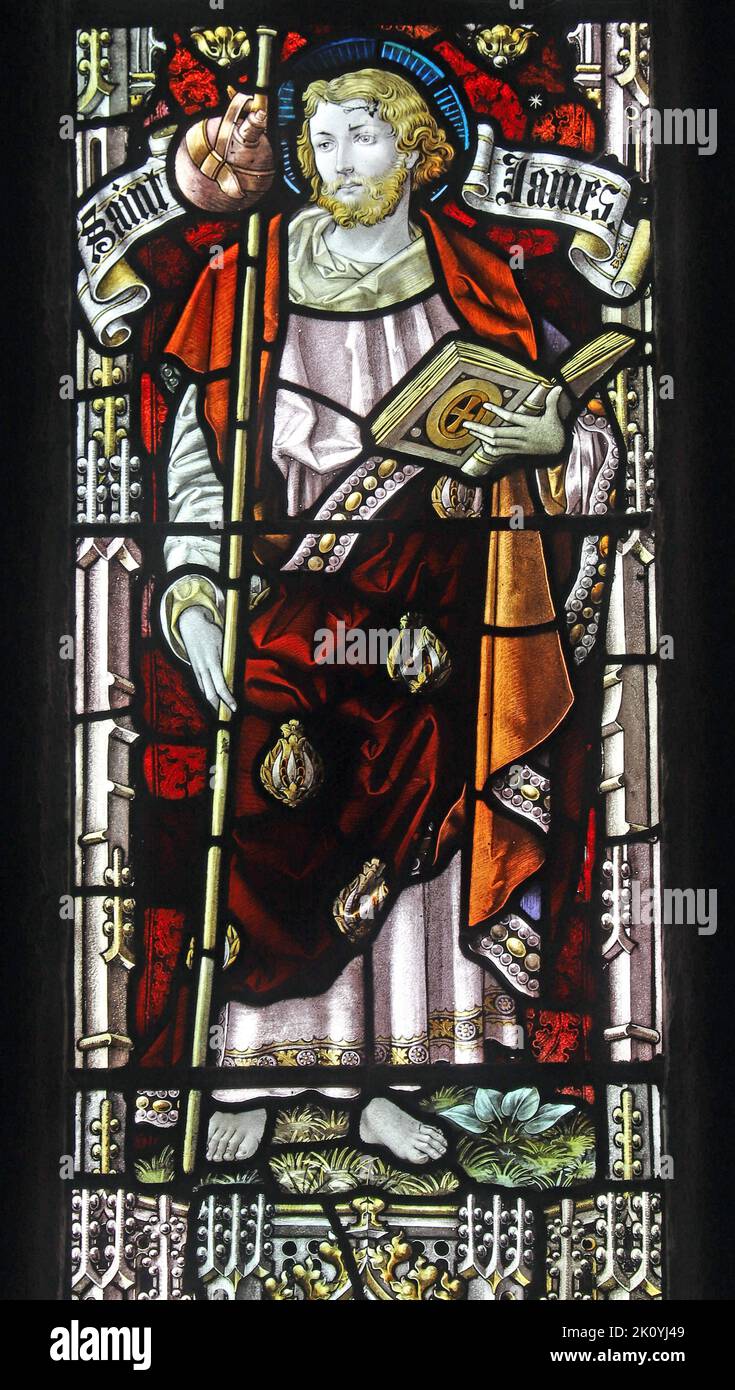 Stained glass window by Percy Bacon & Brothers depicting St James, Mawgan-in-Pyder, Cornwall Stock Photo