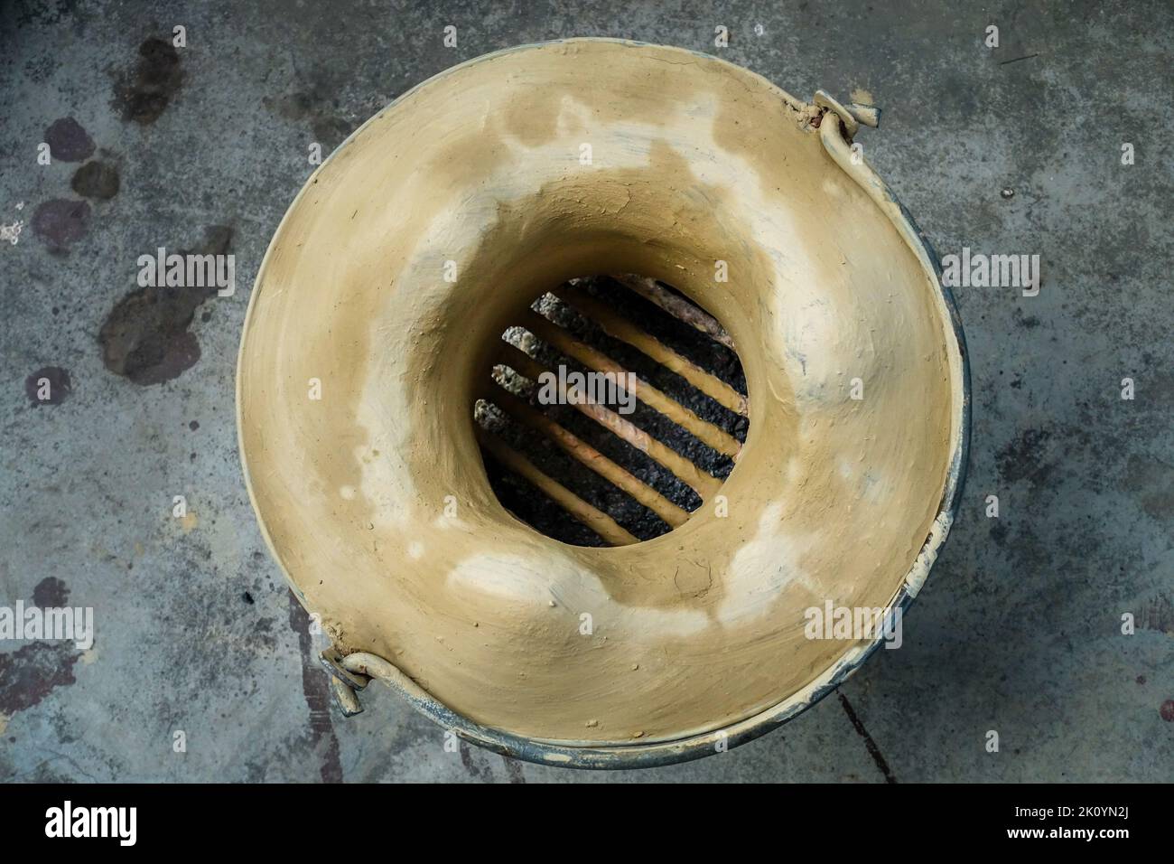 Dung fuel fire india hi-res stock photography and images - Alamy
