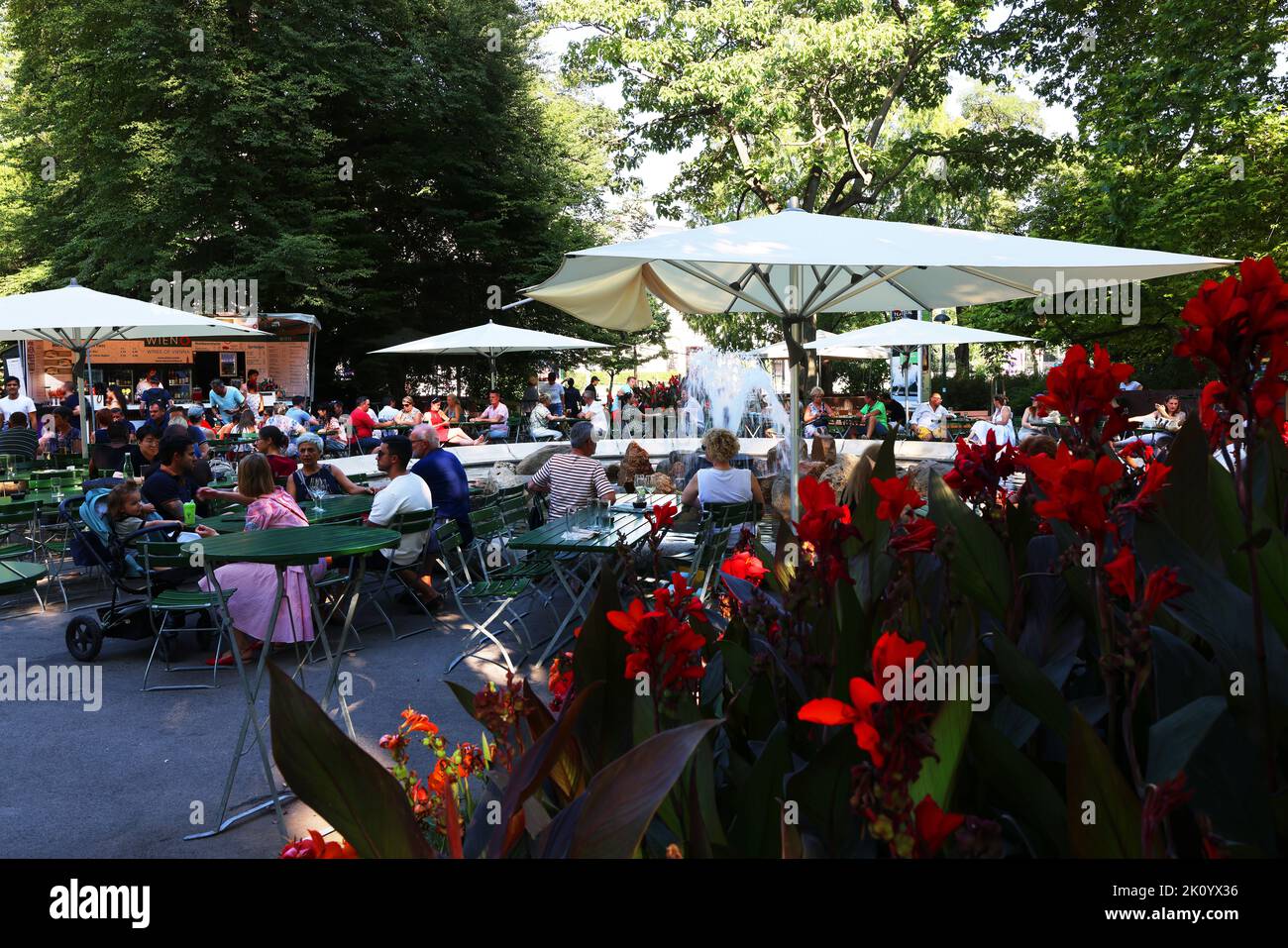 Wien, Biergarten, Wien Biergarten, Blumen, Biergarten vor dem Rathaus ...