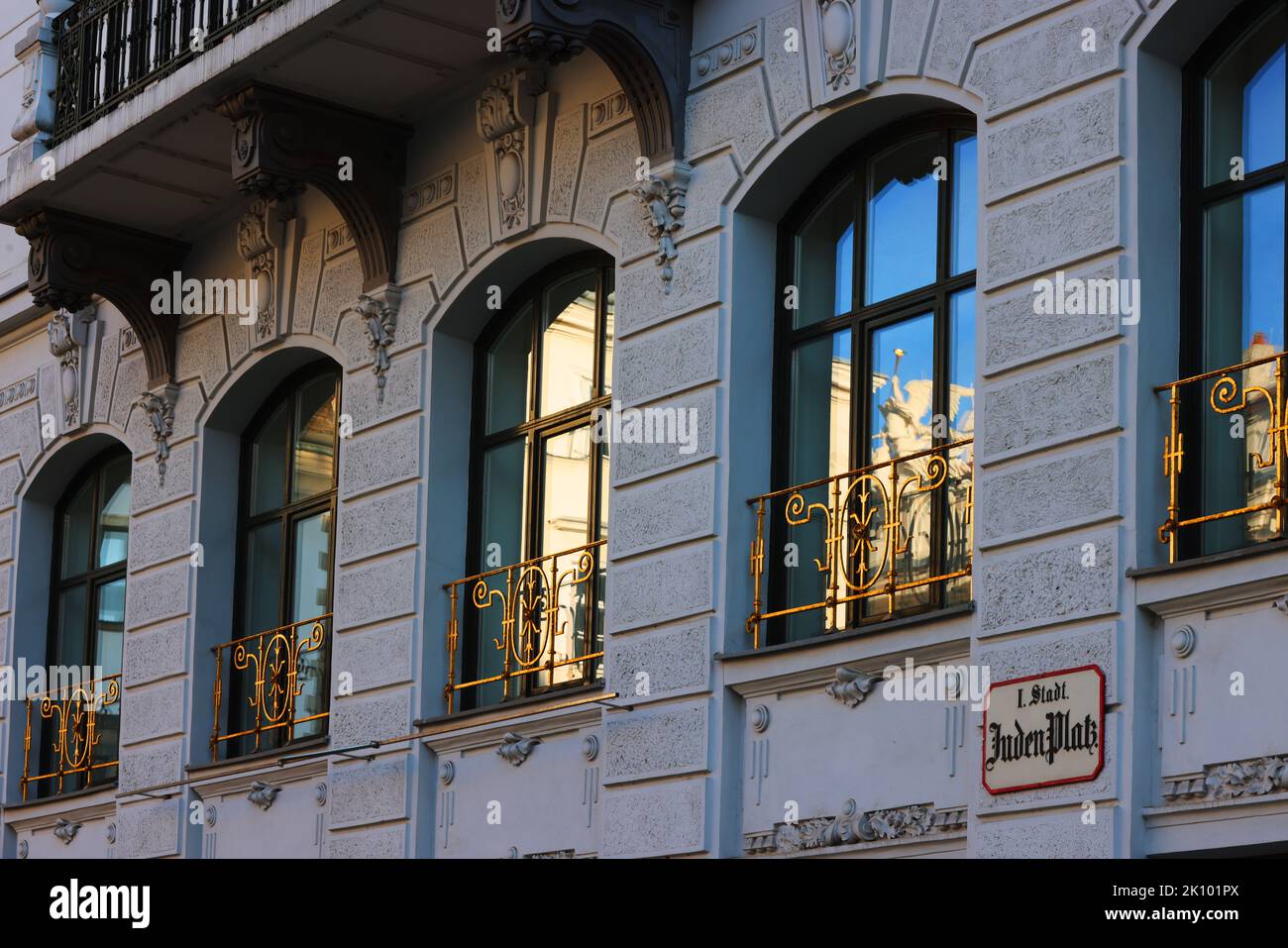 Fenster, Bürgerhaus, Schloss, Vienna, Architektur in der Innenstadt oder Altstadt von Wien Österreich Stock Photo