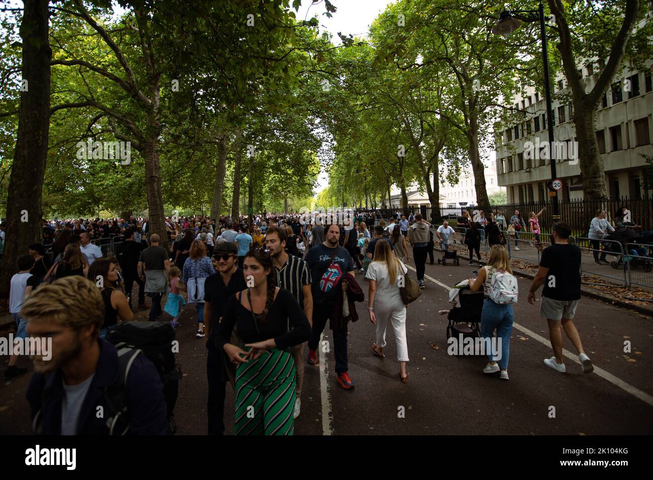 People gathering near Buckingham Palace to pay their respects to the