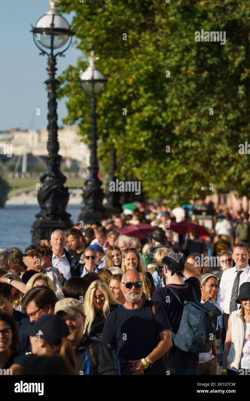 LONDON - SEPTEMBER 14: Members of the public queue along the Albert Embankment, to go int to the Westminster Hall to view the coffin of Queen Elizabeth Ii, which is lying in state. on September 14, 2022. Photo by David Levenson Credit: David Levenson/Alamy Live News Stock Photo