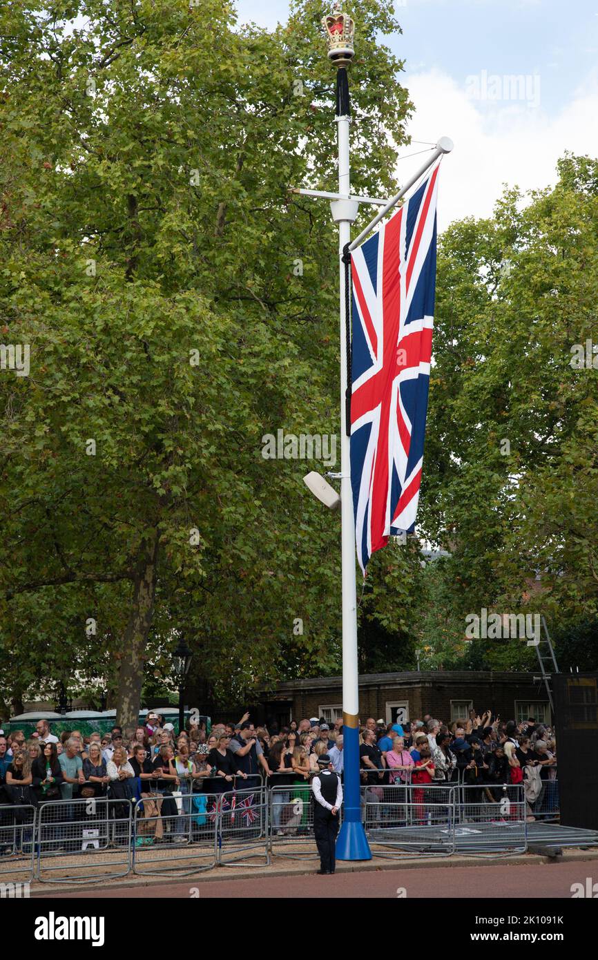 London, England. 14th September, 2022. Thousands have lined the Mall to pay their respects as the Queen makes her final journey to Westminster Hall where she will be lying in state until the day of her funeral. Credit: Kiki Streitberger / Alamy Live News Stock Photo
