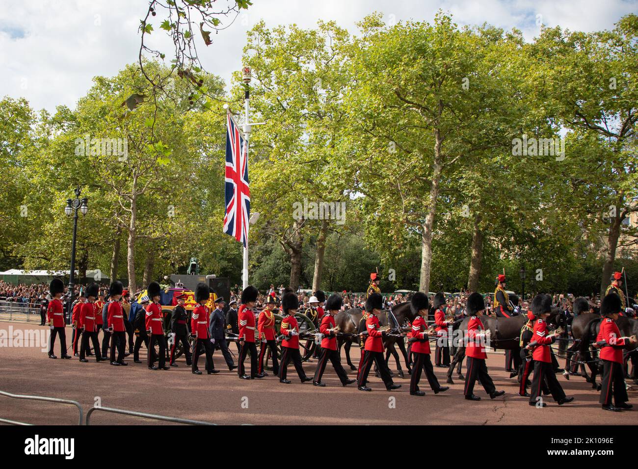 London, England. 14th September, 2022. The Grenadier Guards accompany the Queen on her final journey to Westminster Hall where she will be lying in state until the day of her funeral. Credit: Kiki Streitberger / Alamy Live News Stock Photo