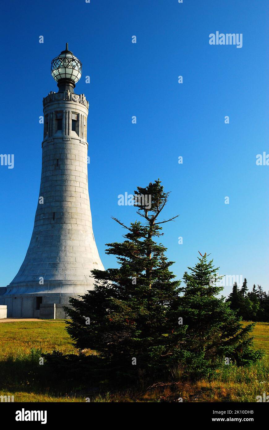 The Veterans War Memorial tower stands atop of Mt Greylock summit, the highest point in Massachusetts in the Berkshire Mountains Stock Photo