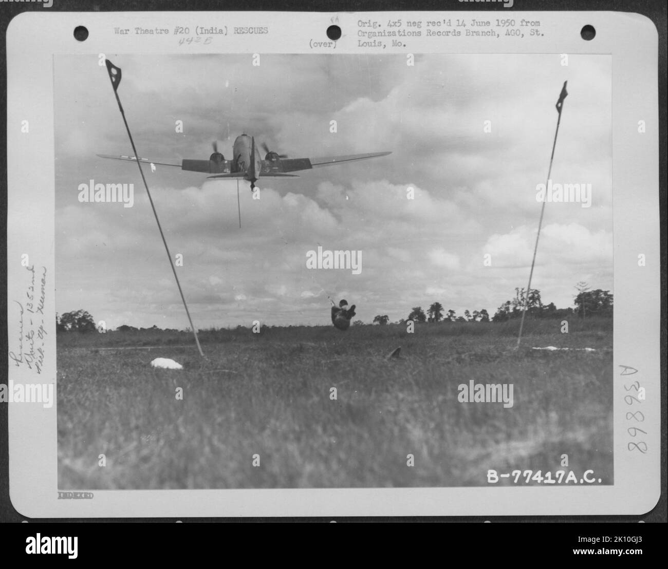 Wwii evacuation aircraft Black and White Stock Photos & Images - Alamy