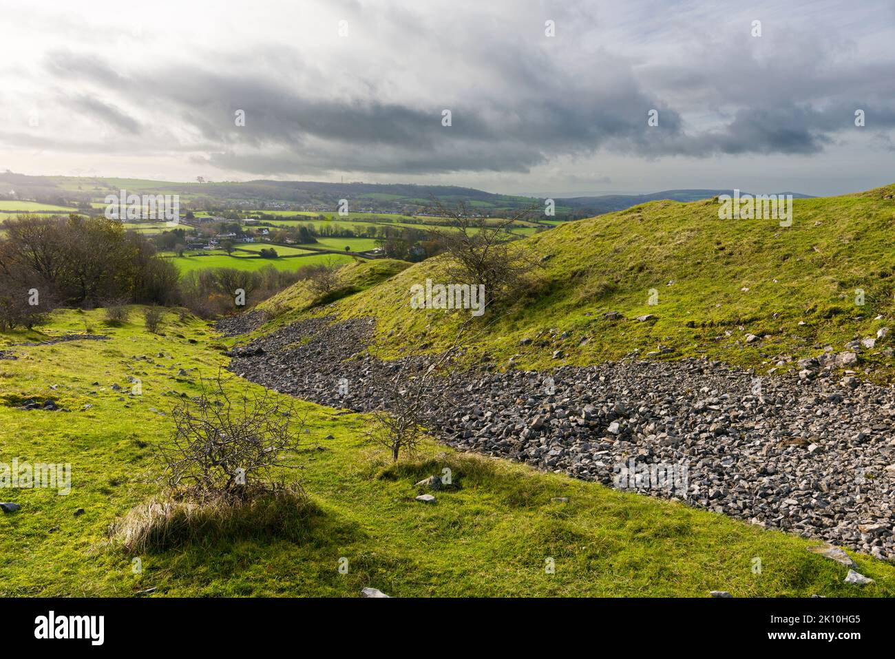 The defensive ramparts of the hill fort at Dolebury Warren in the Mendip Hills Area of Outstanding Natural Beauty, North Somerset, England. Stock Photo