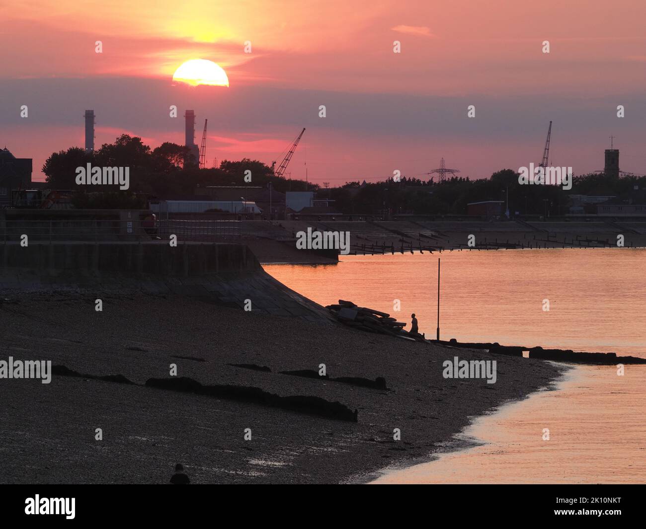 Sheerness, Kent, UK. 14th Sep, 2022. UK Weather: sunset at the end of a day of fine weather in Sheerness, Kent. Credit: James Bell/Alamy Live News Stock Photo
