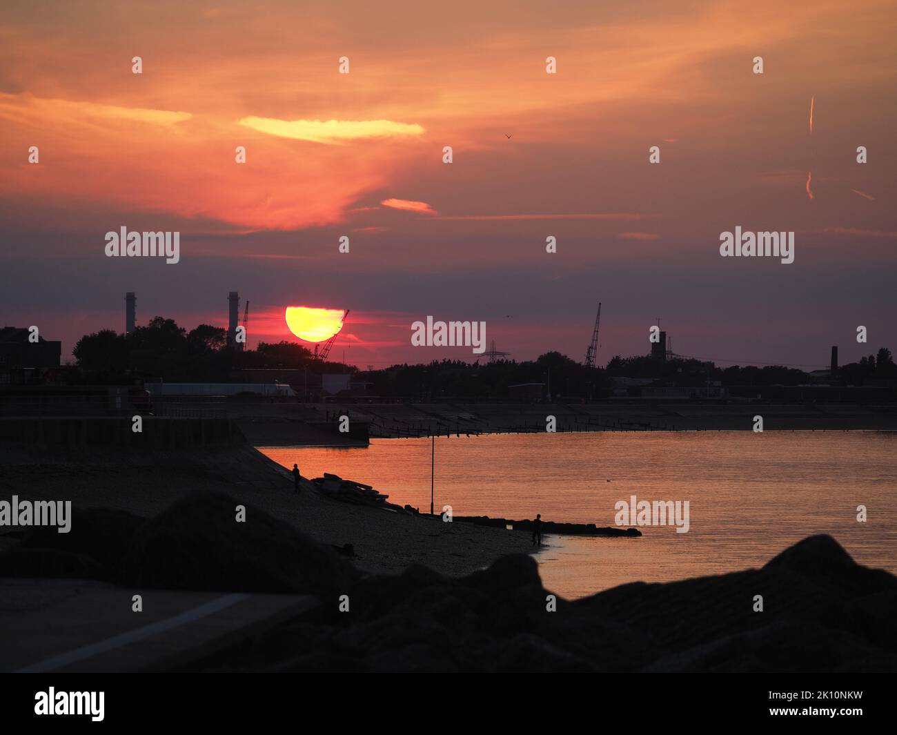 Sheerness, Kent, UK. 14th Sep, 2022. UK Weather: sunset at the end of a day of fine weather in Sheerness, Kent. Credit: James Bell/Alamy Live News Stock Photo