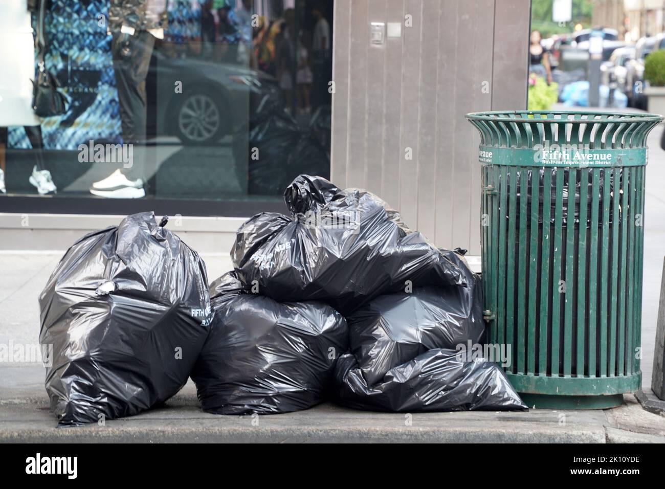 garbage in the street new york city manhattan Stock Photo Alamy