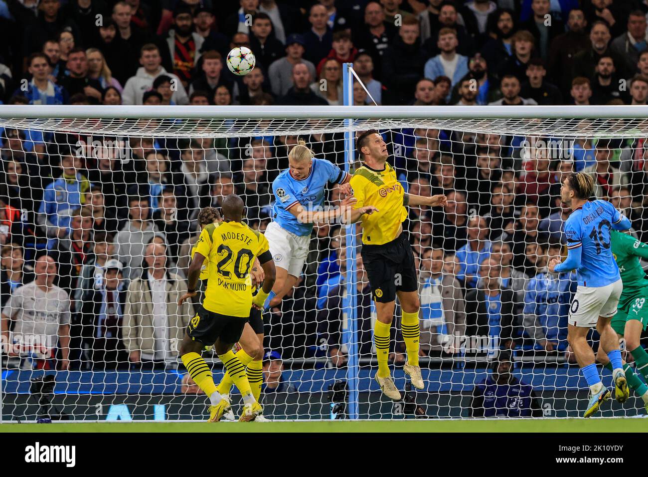 Manchester, UK. 14th Sep, 2022. Thomas Meunier #24 of Borussia Dortmund and Erling Håland #9 of Manchester City battle for the ball during the UEFA Champions League match Manchester City vs Borussia Dortmund at Etihad Stadium, Manchester, United Kingdom, 14th September 2022 (Photo by Conor Molloy/News Images) Credit: News Images LTD/Alamy Live News Stock Photo