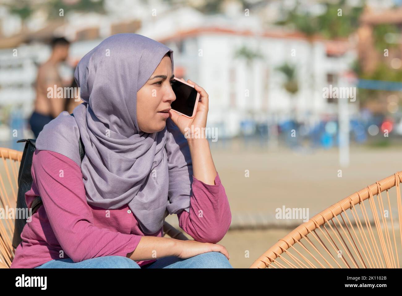 Arabic woman with a hijab talking on her phone Stock Photo - Alamy