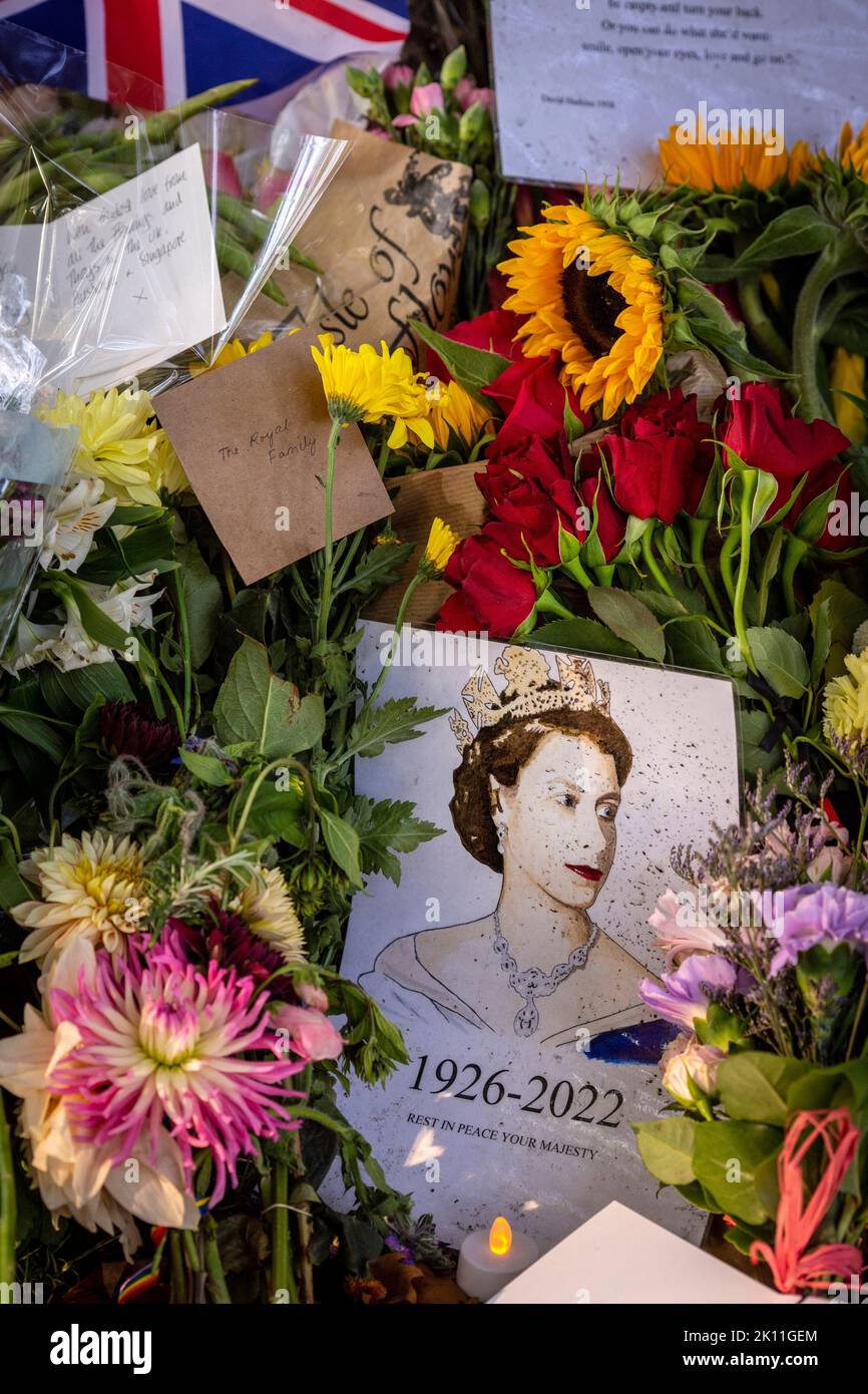 London UK. 14 September 2022. Members of the public continue to bring flowers and personal messages of condolence to Green Park near Buckingham palace to express their sadness and sympathy after the death of Queen Elizabeth II the longest serving British monarch who died at Balmoral castle on 8 September.Photo Horst A. Friedrichs Alamy Live News Stock Photo