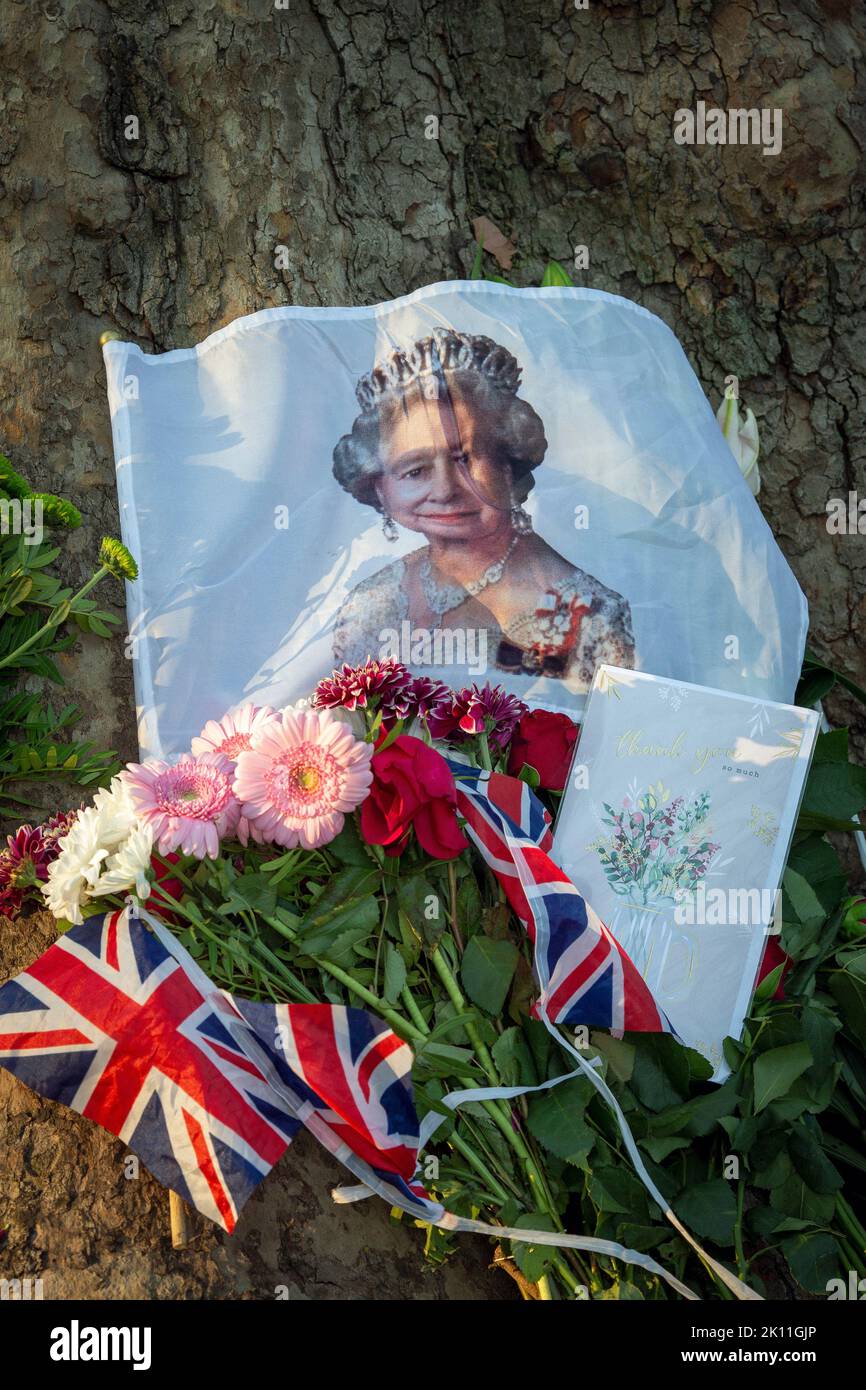 London, UK. 14th Sep, 2022. Thousands of people have left floral tributes, cards and messages for Her Majesty Queen Elizabeth II, who died on September 8th, aged 96. Photo Horst A. Friedrichs Alamy Live News Stock Photo