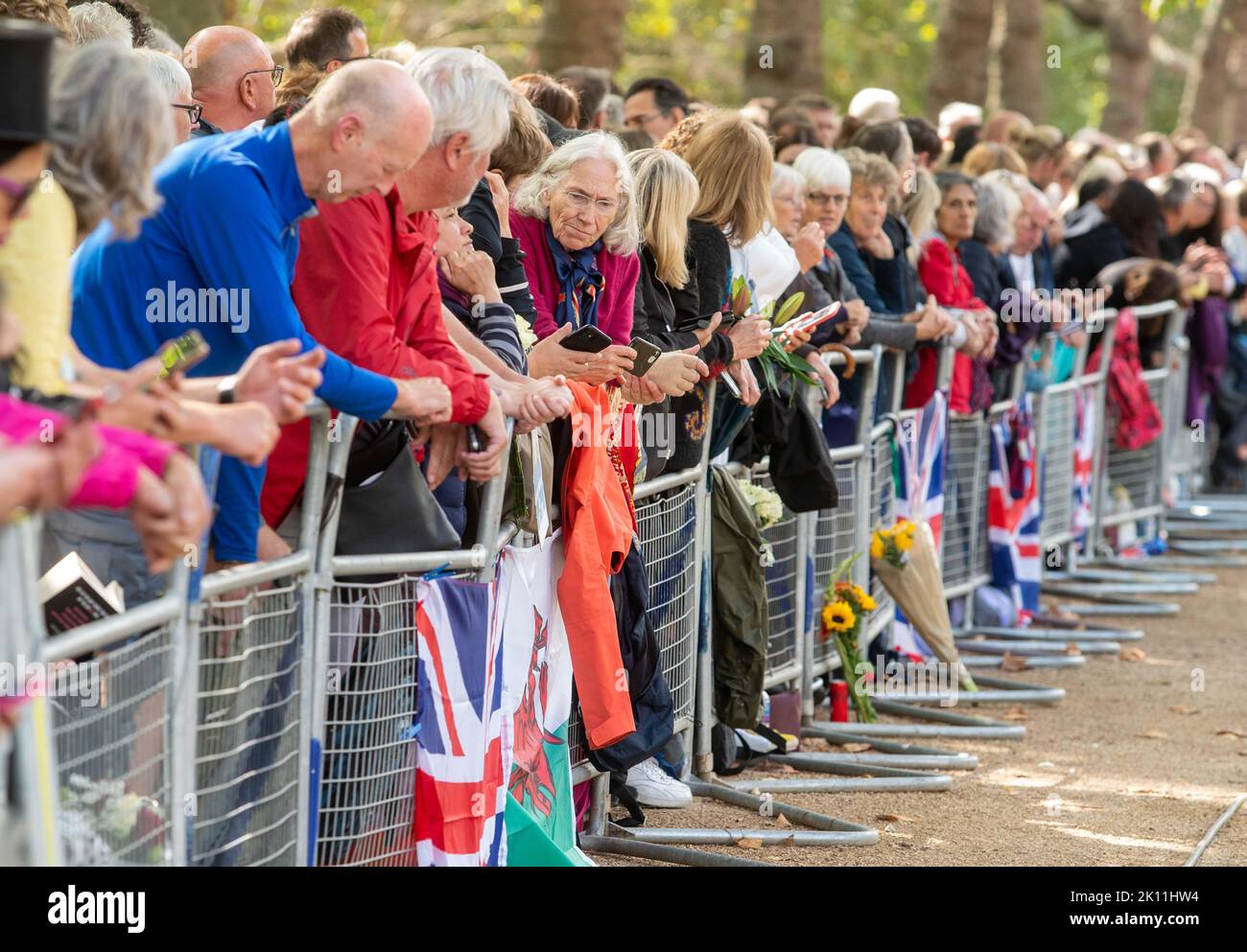 © Jeff Moore  Members of the public as The Queen’s coffin Bearing her crown passes from Buckingham Palace to Westminster Hall for the lying in state Stock Photo
