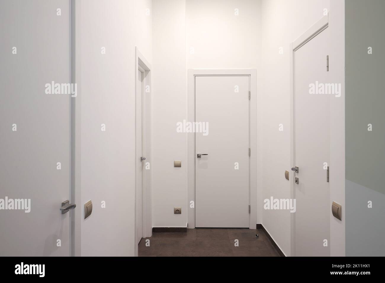 Corridor classic white doors hi-res stock photography and images - Alamy
