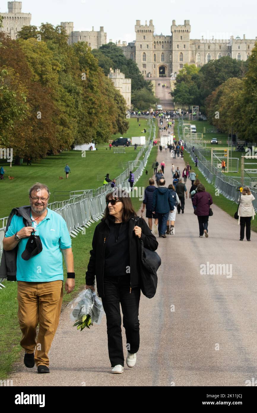Windsor, UK. 14th September, 2022. Mourners proceed along the Long Walk in Windsor Great Park to lay floral tributes to Queen Elizabeth II outside Windsor Castle. Queen Elizabeth II, the UK's longest-serving monarch, died at Balmoral aged 96 on 8th September after a reign lasting 70 years and will be buried in the King George VI memorial chapel in Windsor following a state funeral in Westminster Abbey on 19th September. Credit: Mark Kerrison/Alamy Live News Stock Photo