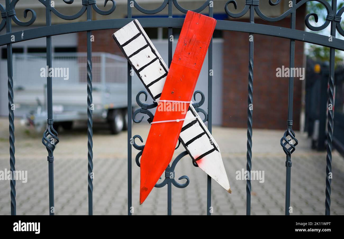Westerweyhe, Germany. 11th Sep, 2022. A cross as a protest against the ...