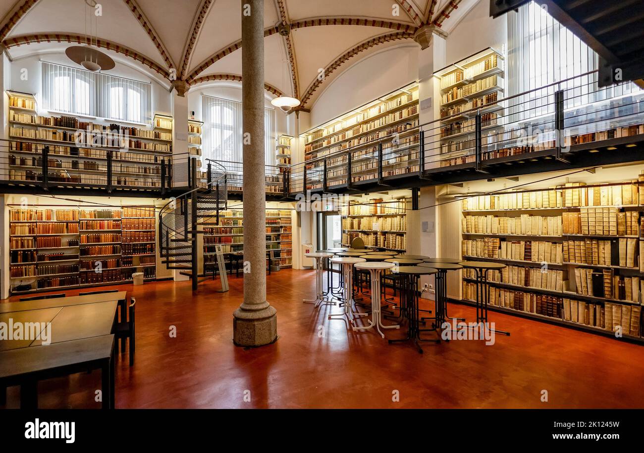 09 September 2022, SchleswigHolstein, Lübeck The rooms of the Lübeck City Library. This year