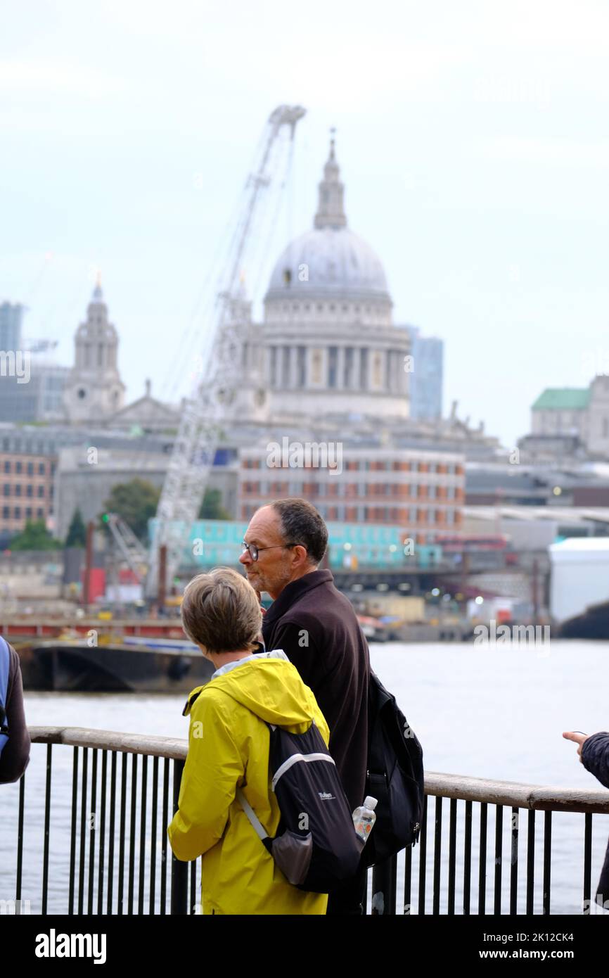 Queue to view the Queen laying in state stretching from Westminster