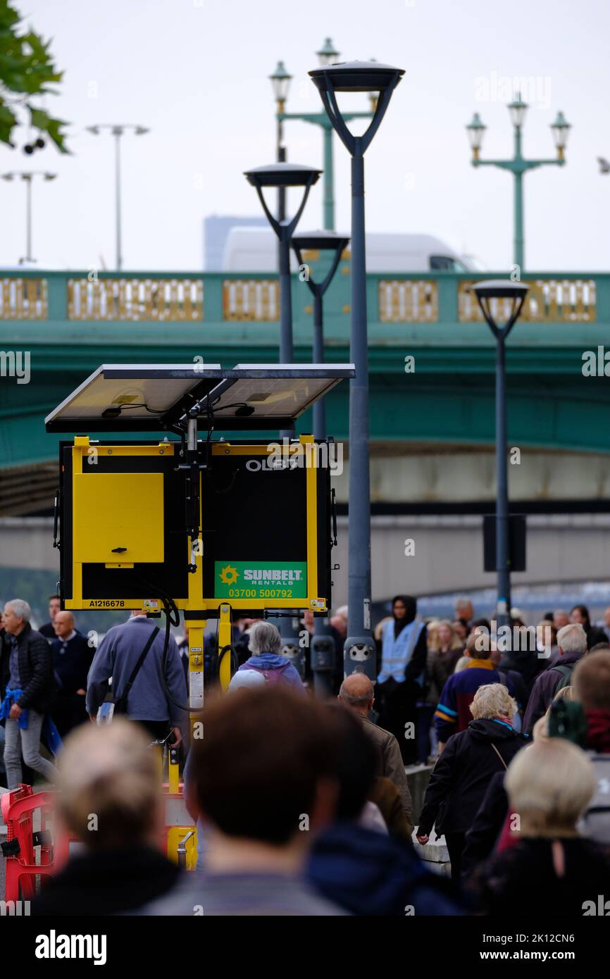Queue to view the Queen laying in state stretching from Westminster