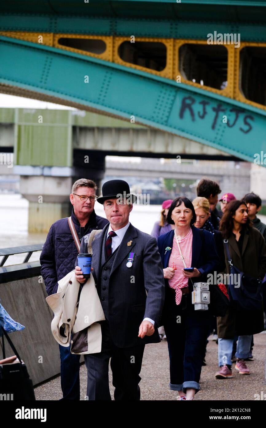 Queue to view the Queen laying in state stretching from Westminster