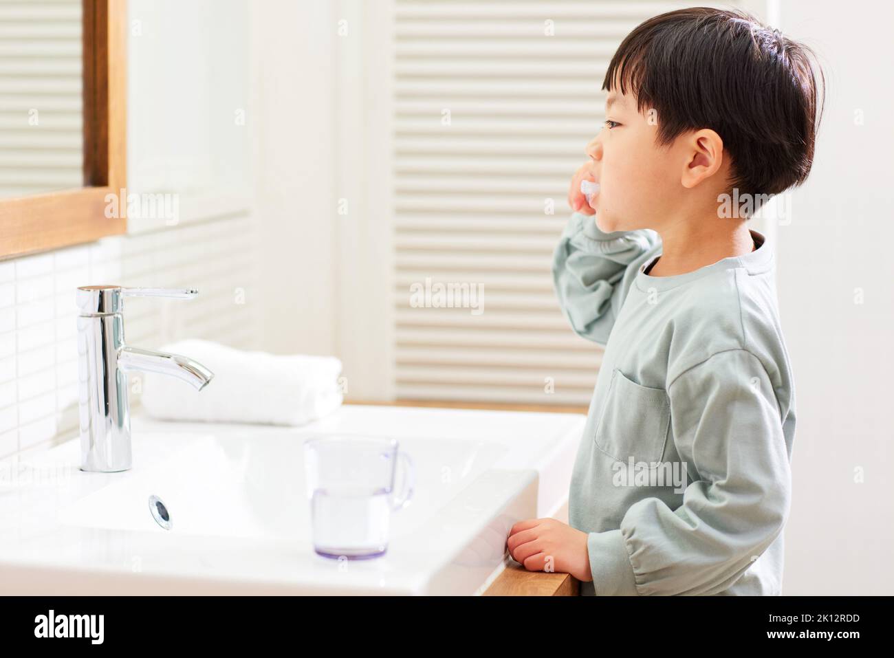 Japanese kid brushing teeth at home Stock Photo Alamy
