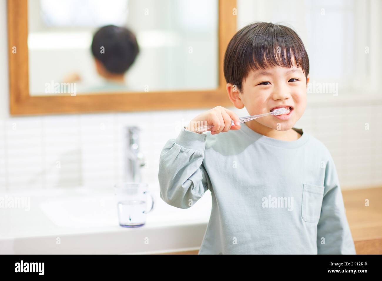 Japanese kid brushing teeth at home Stock Photo Alamy