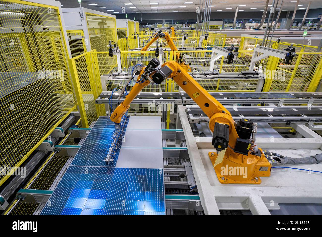 HEFEI, CHINA - SEPTEMBER 15, 2022 - Robots place solar photovoltaic cell sheets at a workshop in Hefei, Anhui Province, China, Sept 15, 2022. Stock Photo