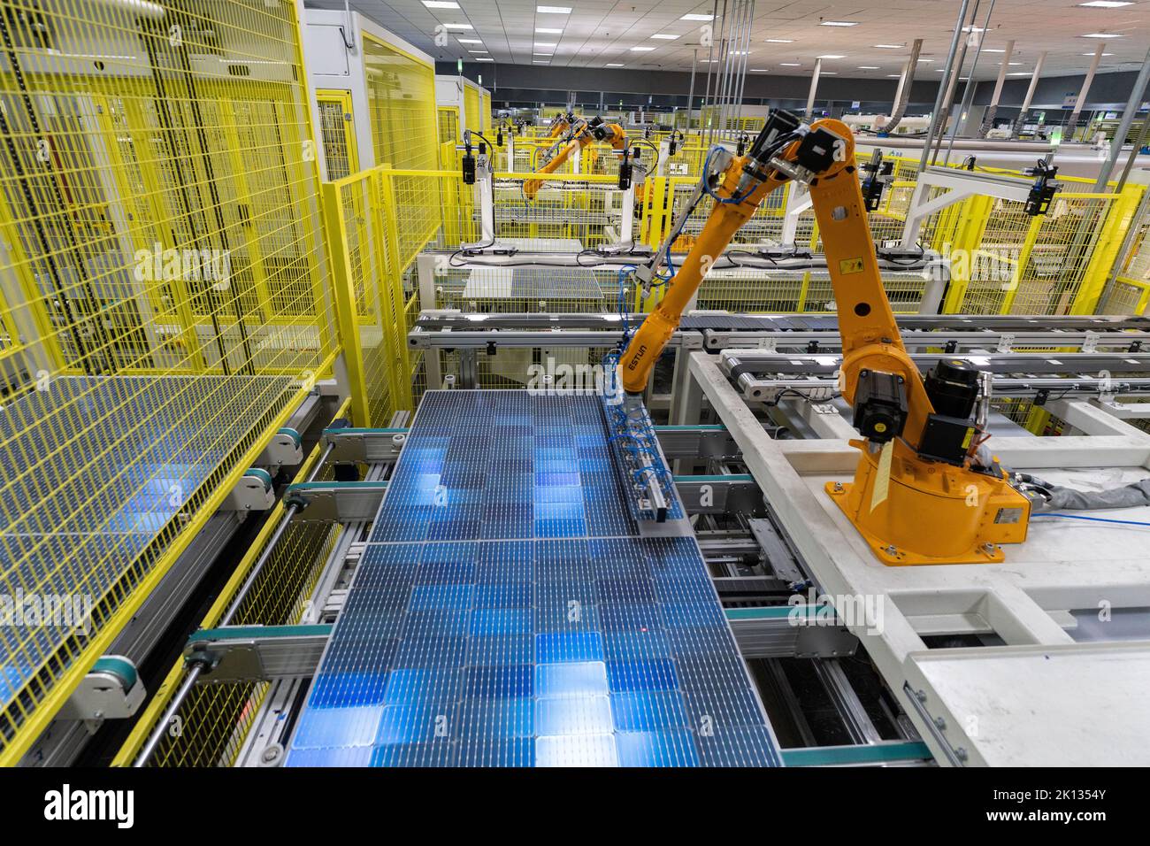 HEFEI, CHINA - SEPTEMBER 15, 2022 - Robots place solar photovoltaic cell sheets at a workshop in Hefei, Anhui Province, China, Sept 15, 2022. Stock Photo