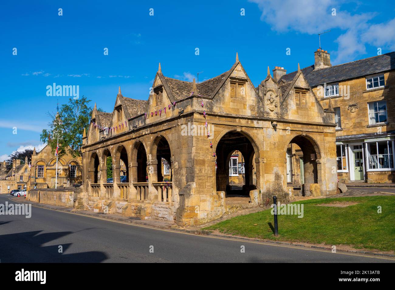 Market Hall and Cotswold stone cottages on High Street, Chipping Campden, Cotswolds, Gloucestershire, England, United Kingdom, Europe Stock Photo