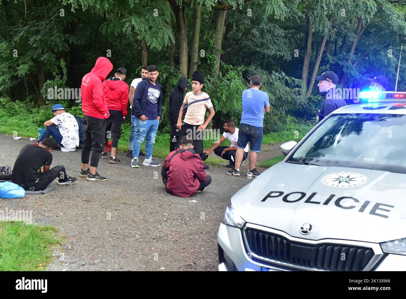 Rohatec, Czech Republic. 15th Sep, 2022. Czech police carries out random checks near the Czech-Slovak border and on busy roads in the interior parts in Czech Republic. Police detain 22 illegal migrants in Rohatec (pictured), Czech Republic, September 15, 2022. The Czech police have established two register points in Breclav and Holesov, both in South Moravia, for the initial registration of the detained immigrants. Credit: Vaclav Salek/CTK Photo/Alamy Live News Stock Photo