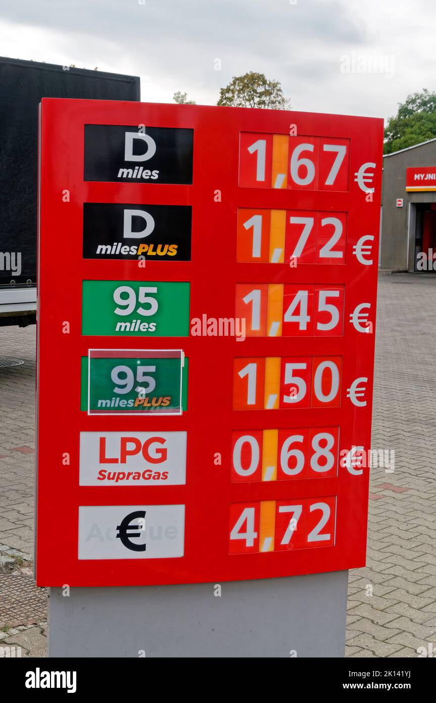 billiger Sprit bei Circle K Tankstellen in Kostrzyn, Polen. Preistafel, Tanktourismus, Spritpreise. Stock Photo