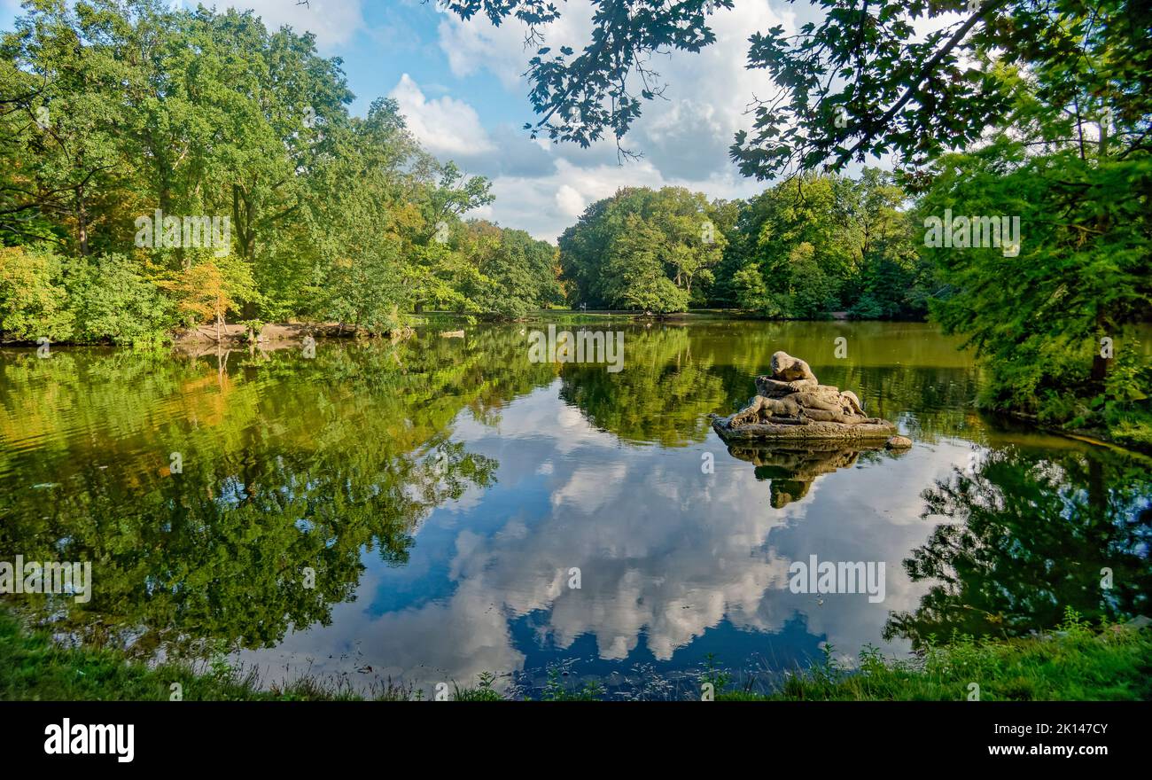 Karpfenteich, Skulptur Nök. Die Statue mit dem Namen „Meeresgrund