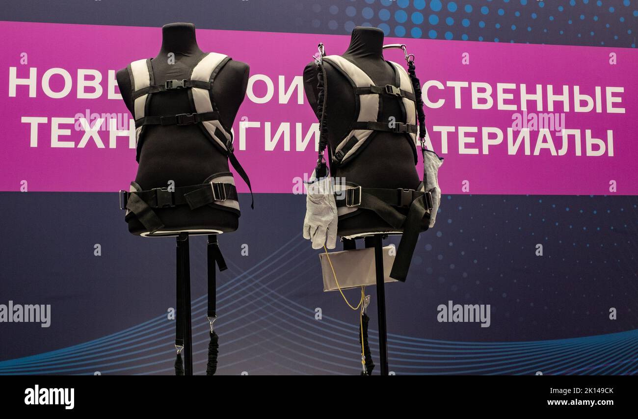 December 8, 2021, Sochi, Russia. Samples of industrial exoskeletons Proexpo company AKZO SOLUTIONS on mannequins. Stock Photo