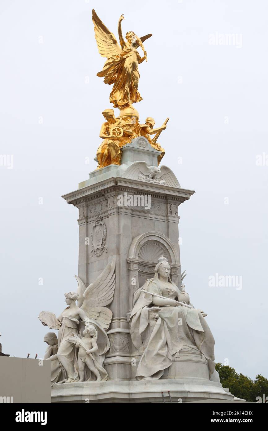 Queen Victoria Memorial in front of Buckingham Palace, London, UK Stock Photo