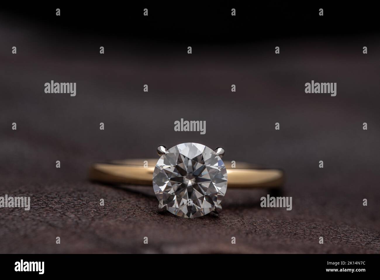 Luxury gold diamond ring hi-res stock photography and images - Alamy
