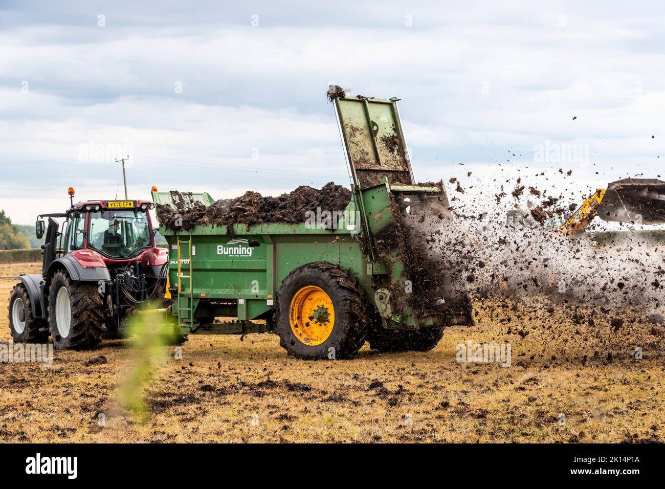 Modern agriculture. Muck spreading prior to ploughing Stock Photo - Alamy