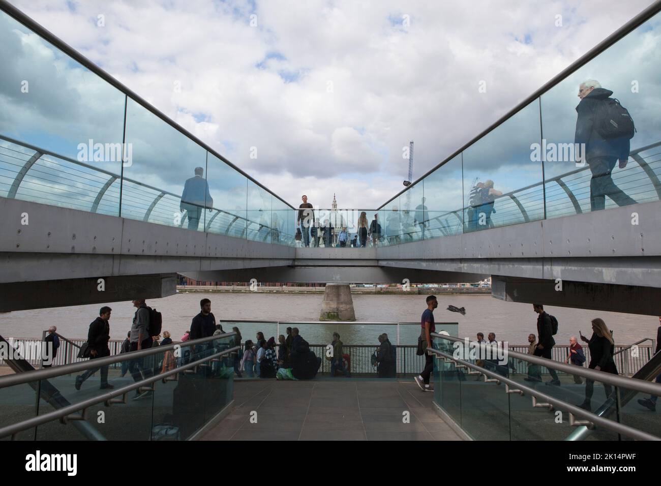 London, UK, 15 September 2022: The queue for Queen Elizabeth's lying-in ...