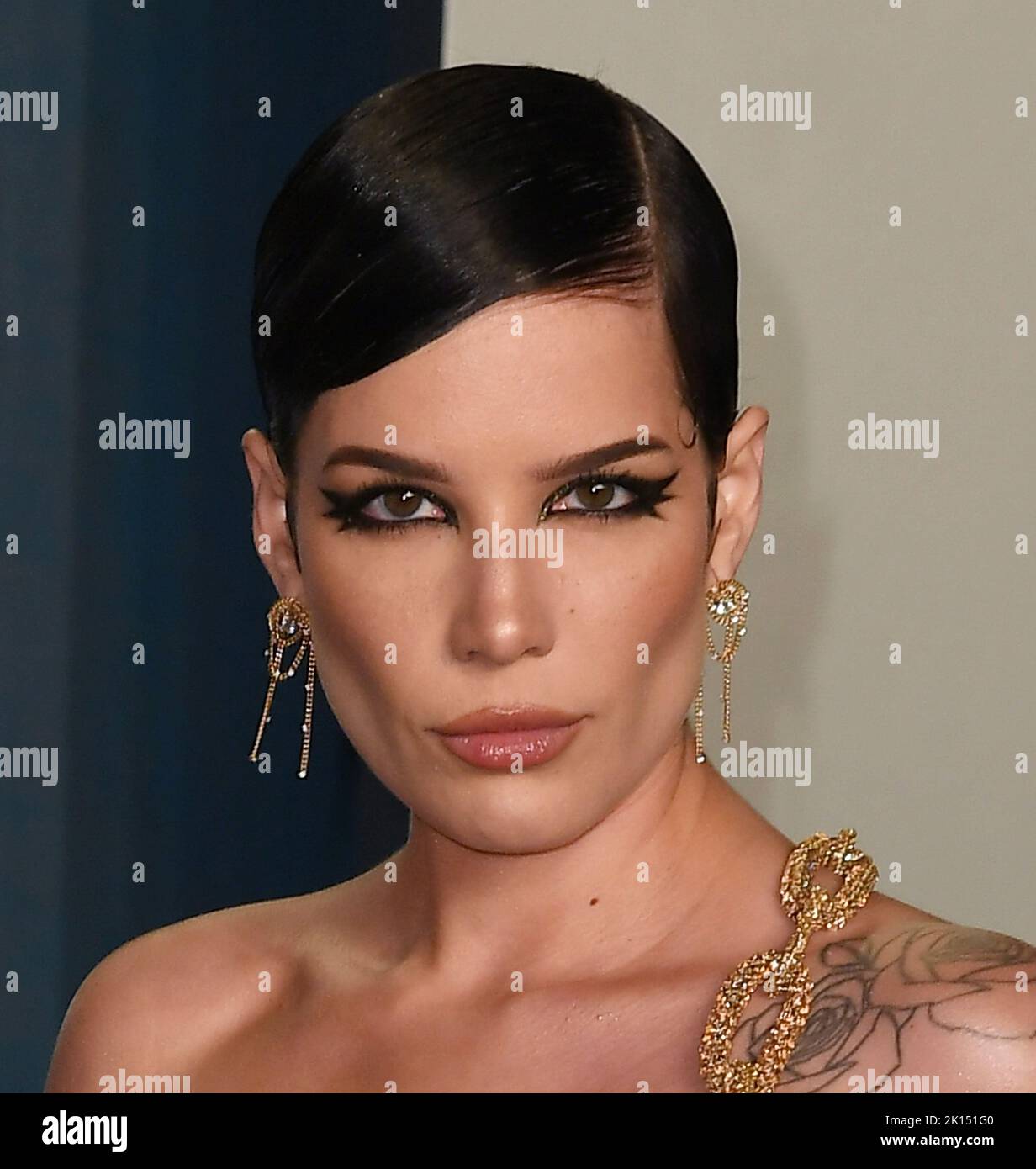 Halsey attends the 2022 Vanity Fair Oscar Party hosted by Radhika Jones