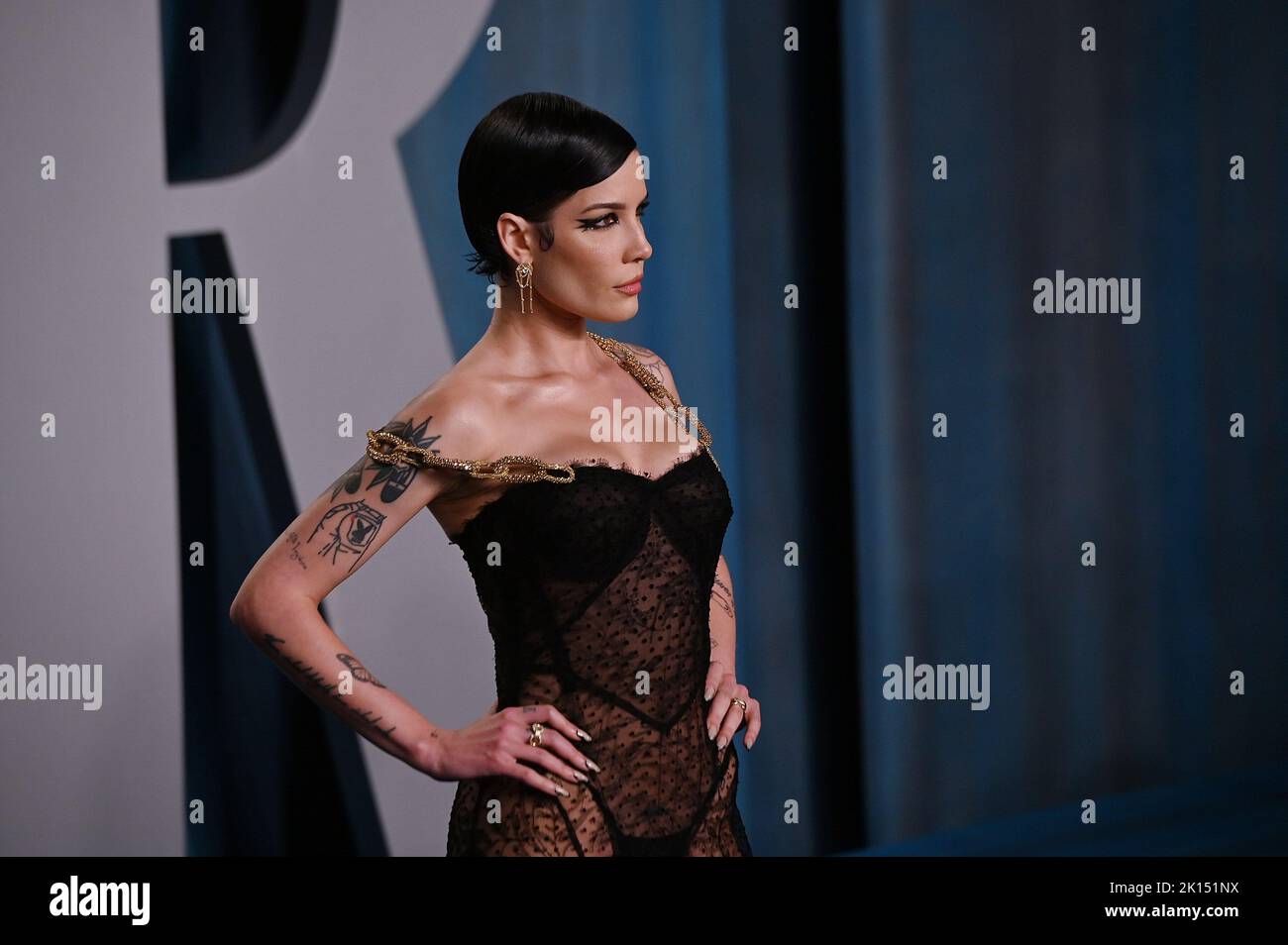 Halsey attends the 2022 Vanity Fair Oscar Party hosted by Radhika Jones
