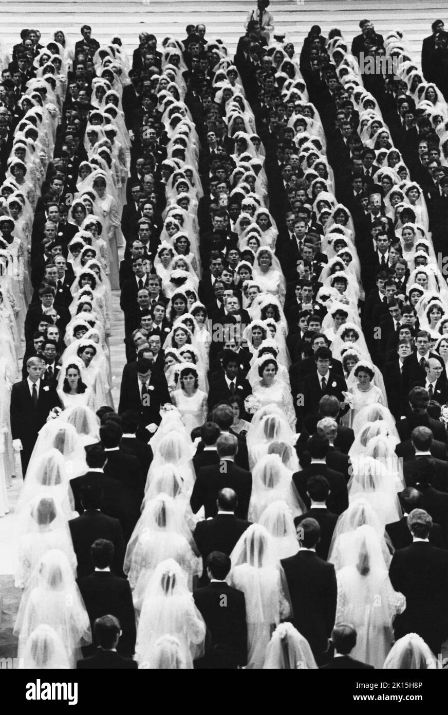 A Moony wedding or 'blessing ceremony' at Madison Square Garden, where Reverend Sun Myung Moon spiritually married over 2000 couples in 1982.  Moon (born 1920 in Korea) is the founder of the Unification Church.  He believes that he is the Second Coming of Christ.  He frequently conducts mass spiritual weddings among his followers. Stock Photo