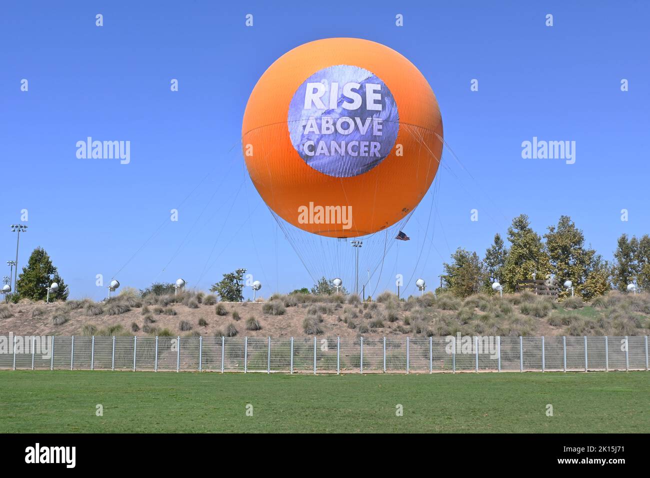 IRVINE, CALIFORNIA - 13 SEPT 2022:  The Great Park Balloon with a Rise Above Cancer banner celebrating the opening of the City Of Hope Cancer Center. Stock Photo