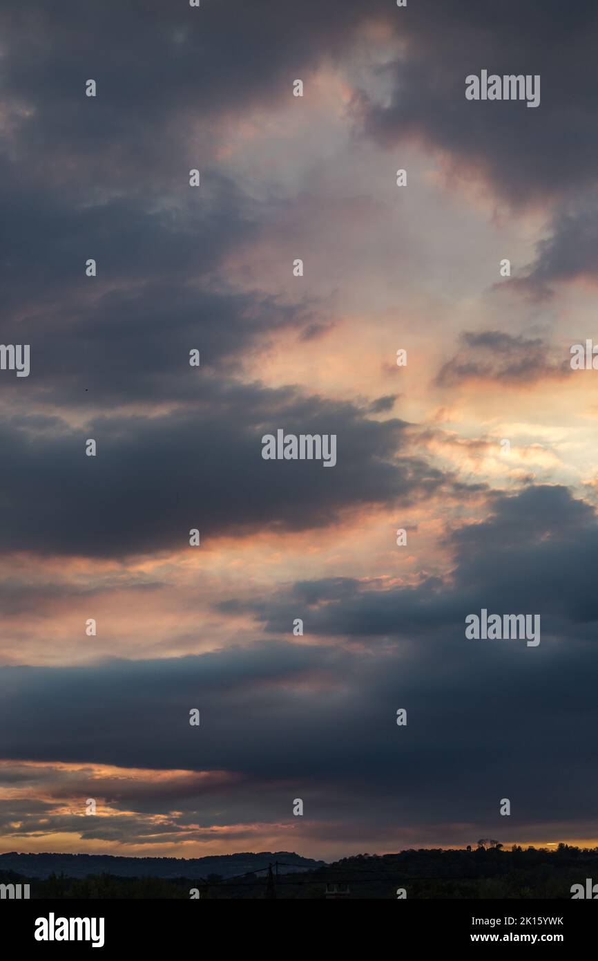 Cloudy sunset - Coucher de soleil nuageux Stock Photo